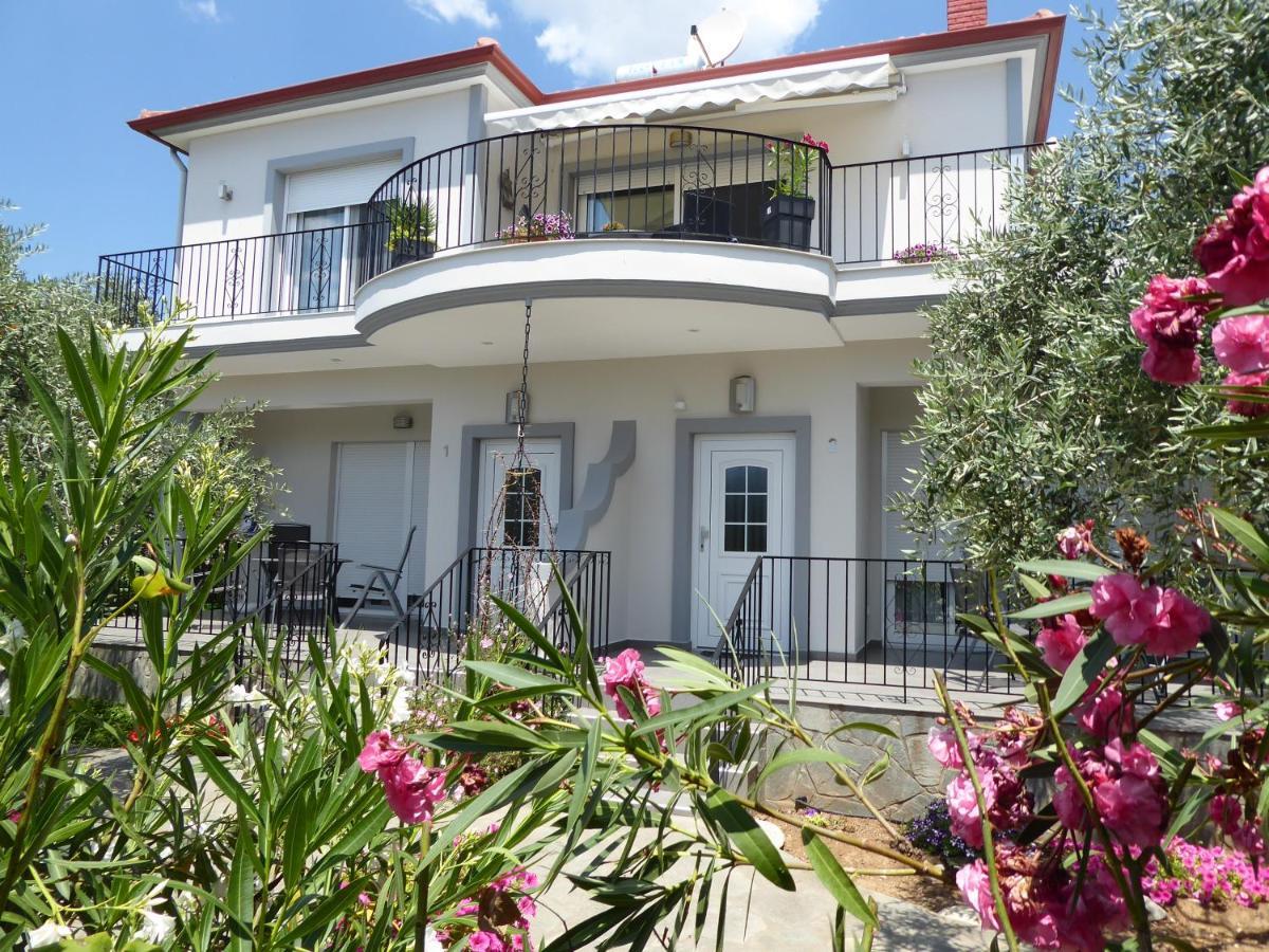 Oleander Apartment *